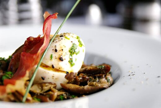 « L’Aile ou la Cuisse » : L’Authenticité et la Gourmandise à Votre Table